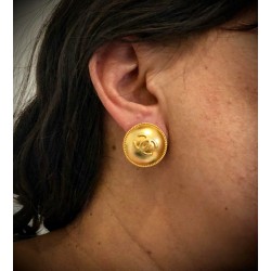 Boucles d'oreilles Chanel dorées 1995