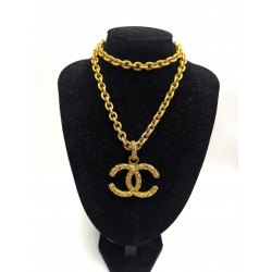 Collier sautoir Chanel vintage metal doré ciselé pendentif massif