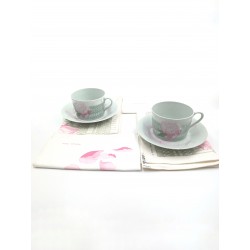 Ensemble Hermès modèle les pivoines. Tasse, sous tasse, serviette, set de table